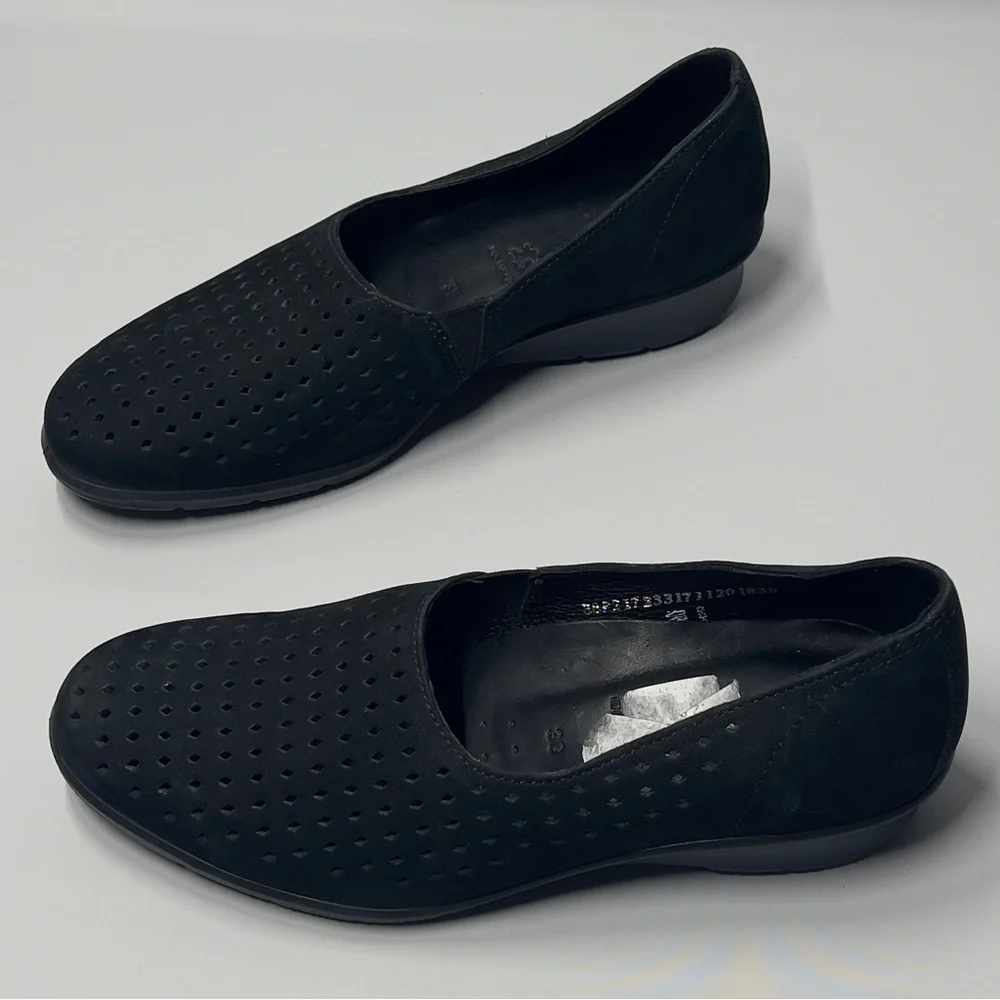 ECCO women’s Size EU 38 US 7 1/2 Black Ballet Flats
